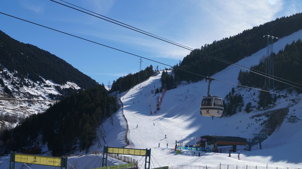 Esquiar en Andorra autocaravana